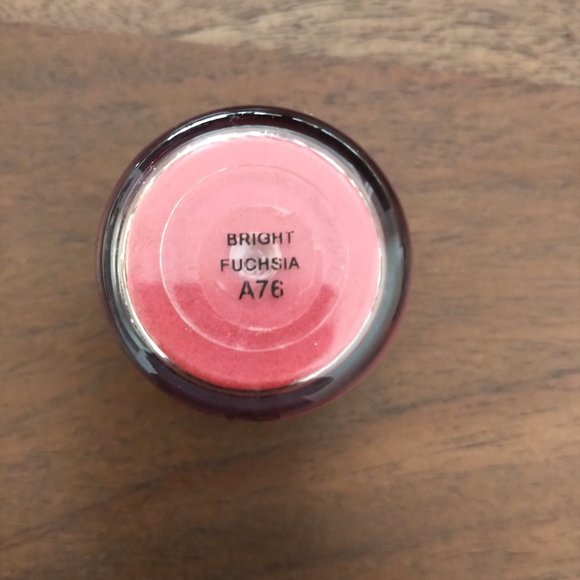 4 for $30  Mac Cosmetics Pigment - full size - Fuchsia - Picture 2 of 2